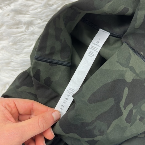 Lululemon Wunder Under Crop (High-Rise) *Full-On Luxtreme 21" Incognito Camo - Picture 4 of 7